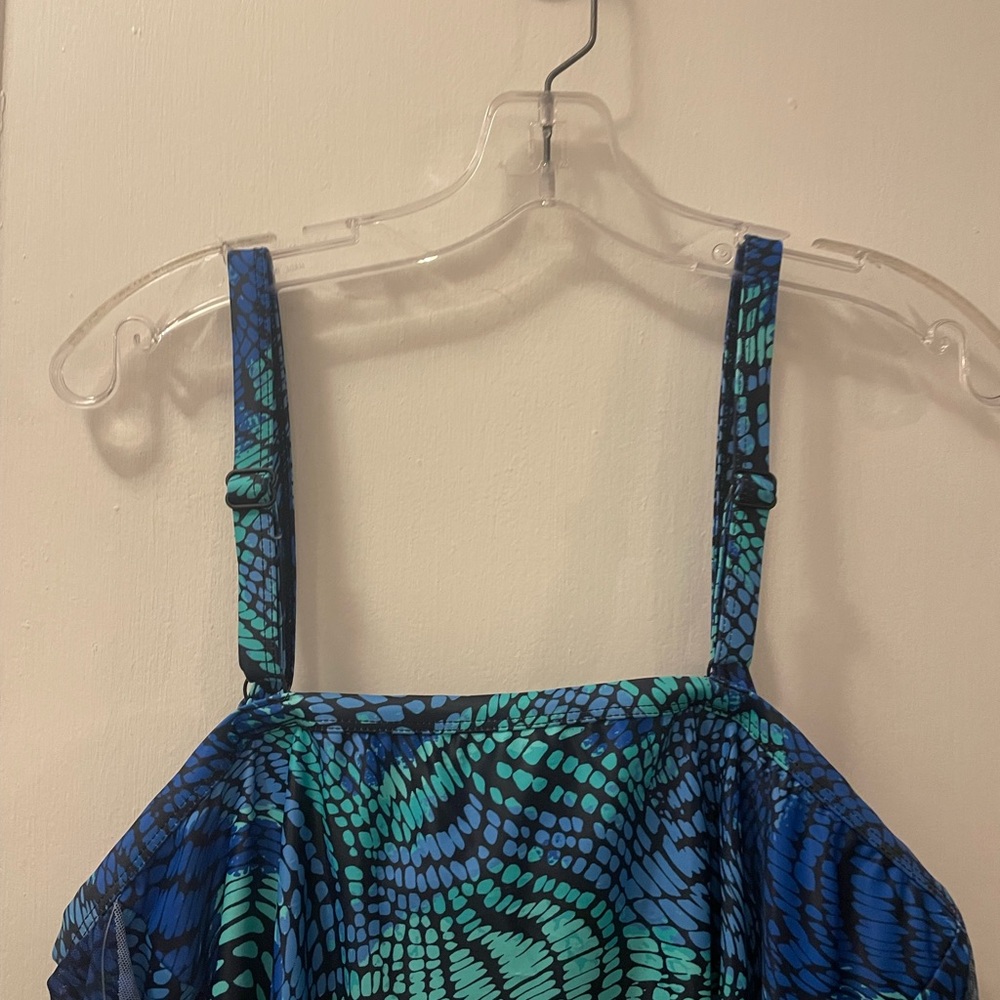 Del Raya Swim Top - Picture 12 of 14